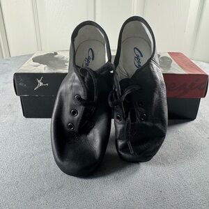 Capezio Children’s Black Split Sole Leather Lace Up Jazz Shoes Size 12.5
